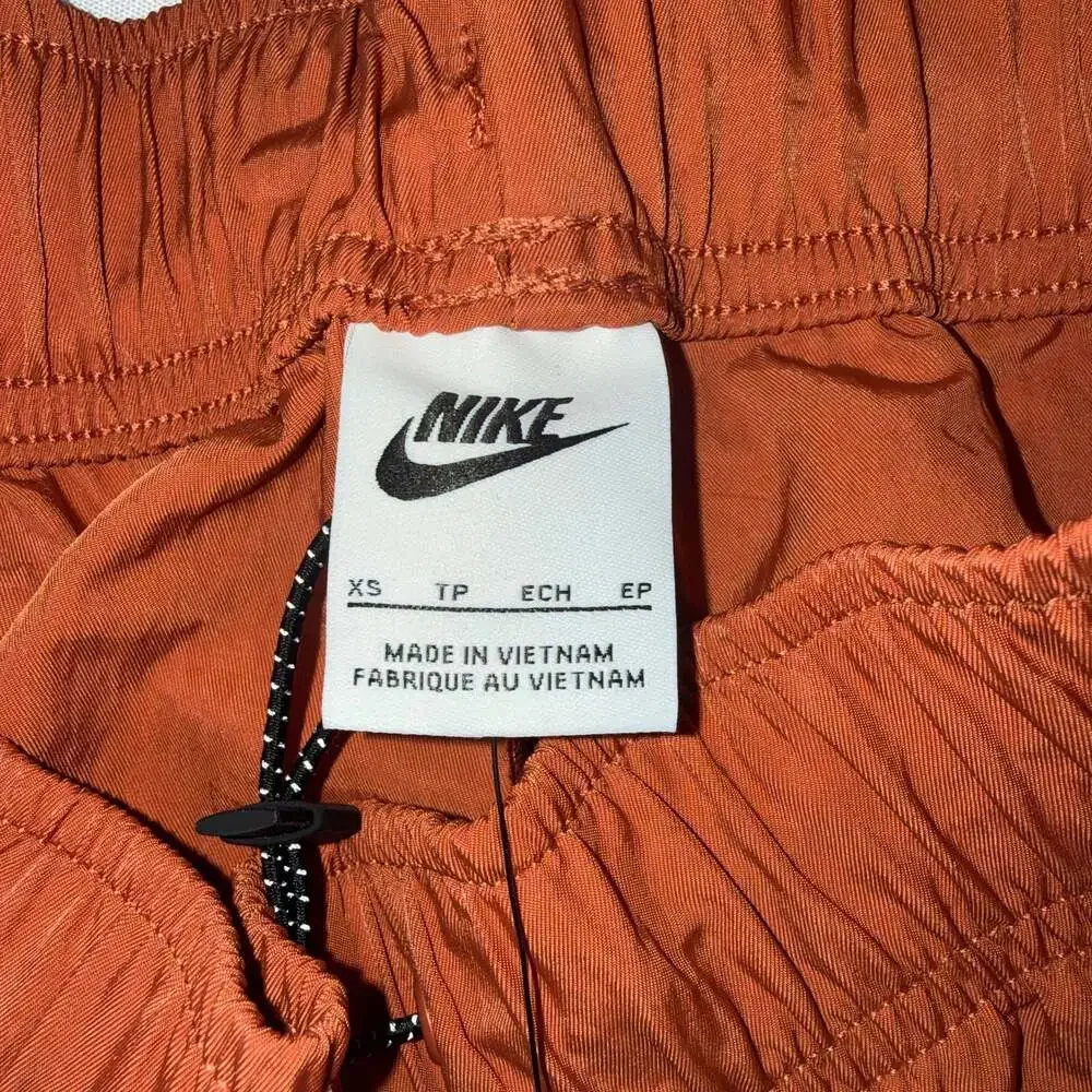 Nike Women's Sportswear Essential High-Rise Cargo Shorts, Burnt Orange, Size XS‎